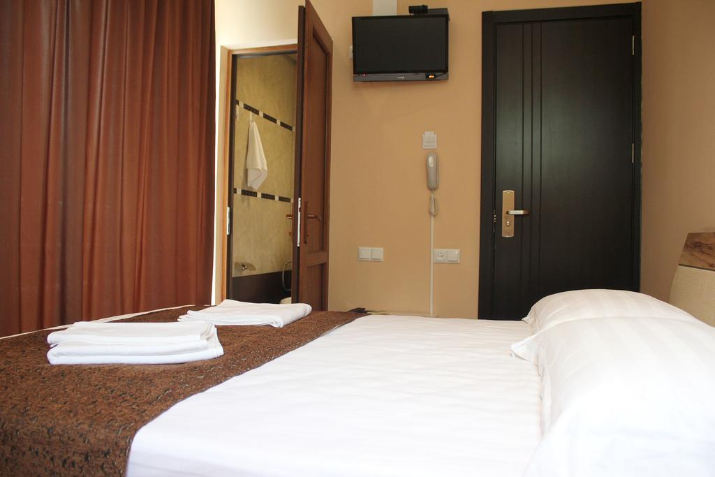 Hotel London Palace Тбилиси Номер фото