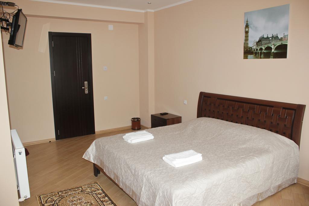 Hotel London Palace Тбилиси Номер фото