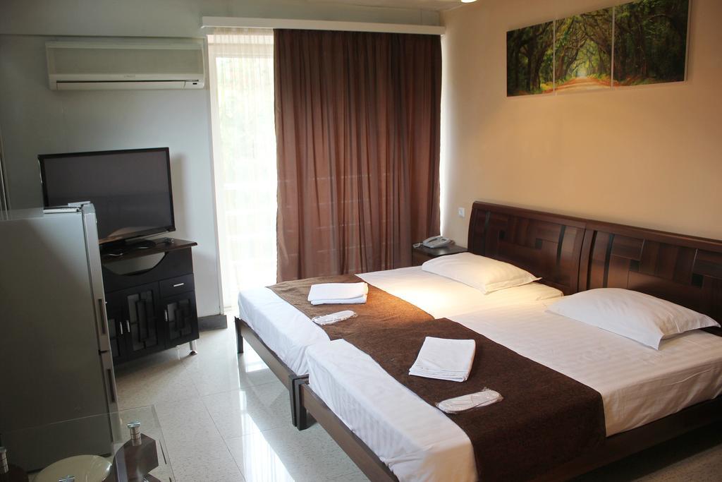 Hotel London Palace Тбилиси Номер фото