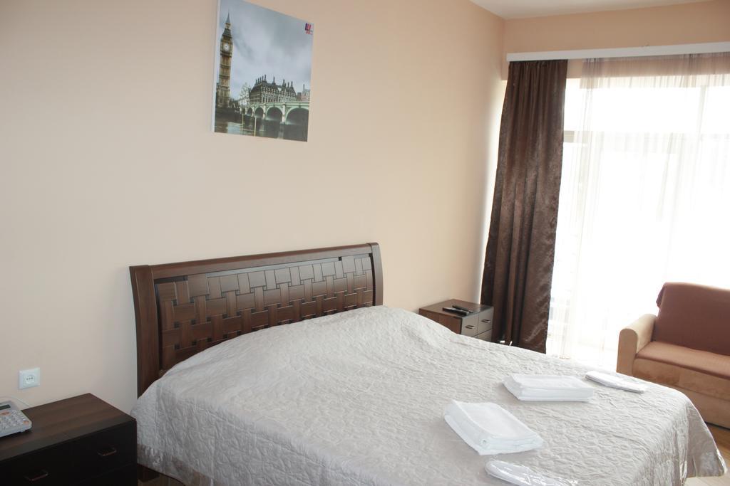 Hotel London Palace Тбилиси Номер фото