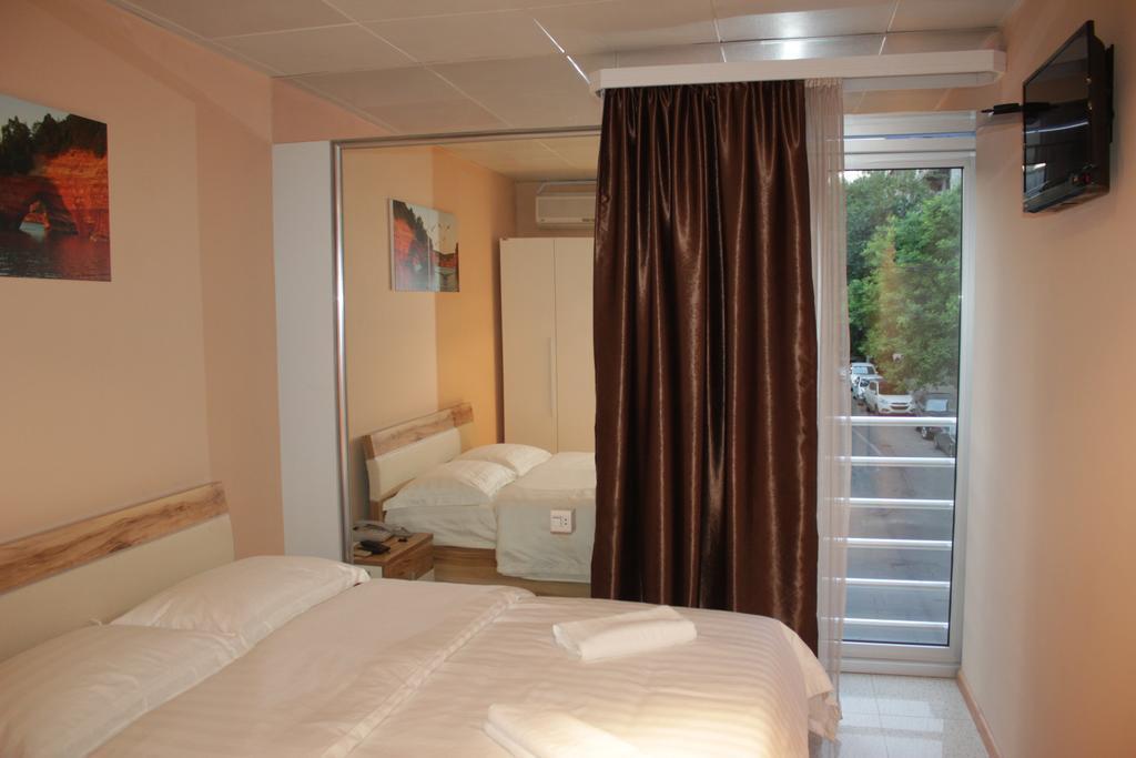 Hotel London Palace Тбилиси Номер фото