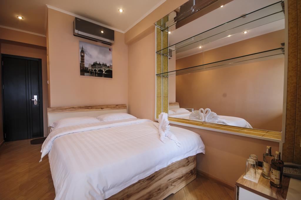 Hotel London Palace Тбилиси Экстерьер фото