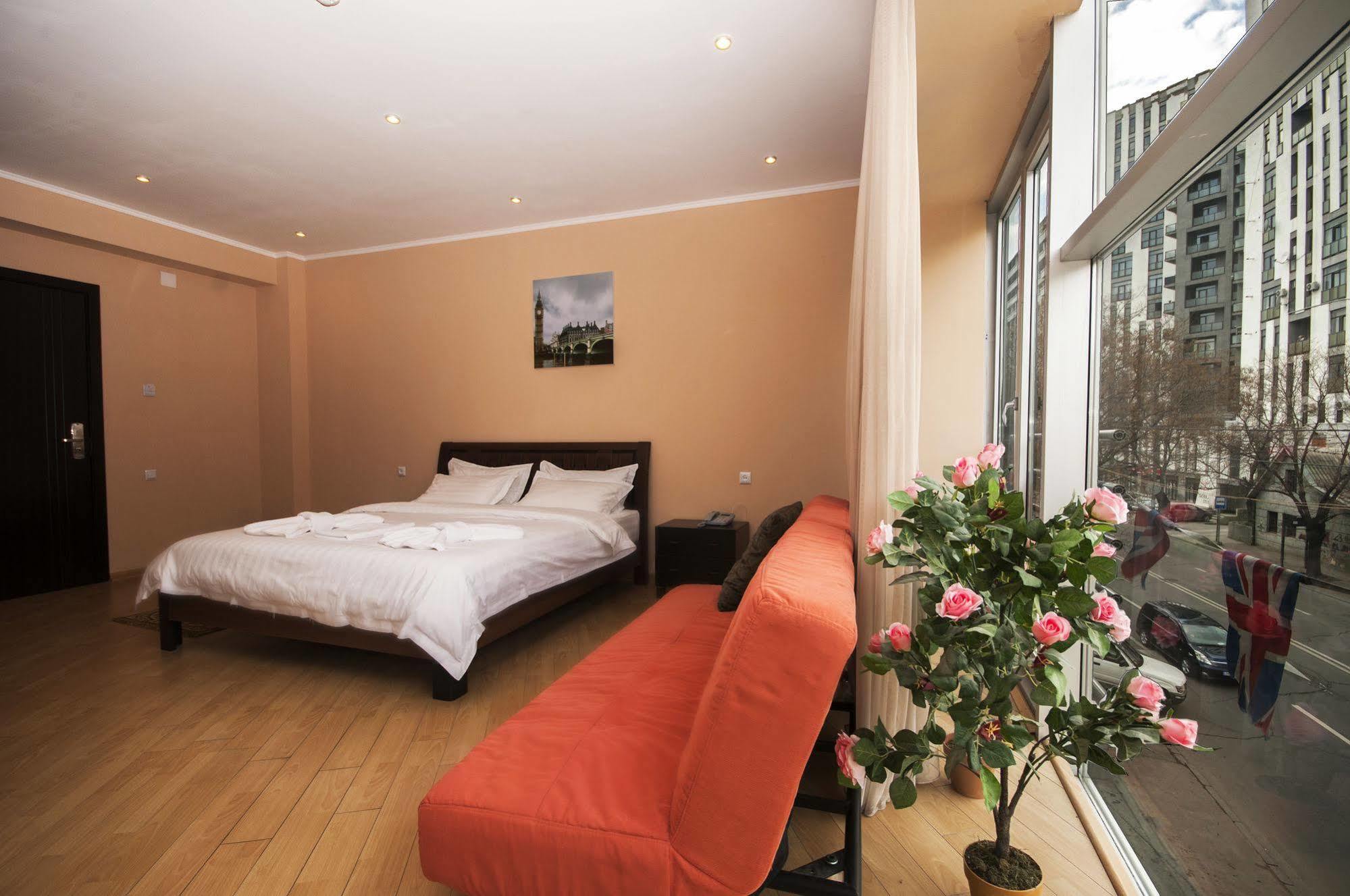 Hotel London Palace Тбилиси Экстерьер фото
