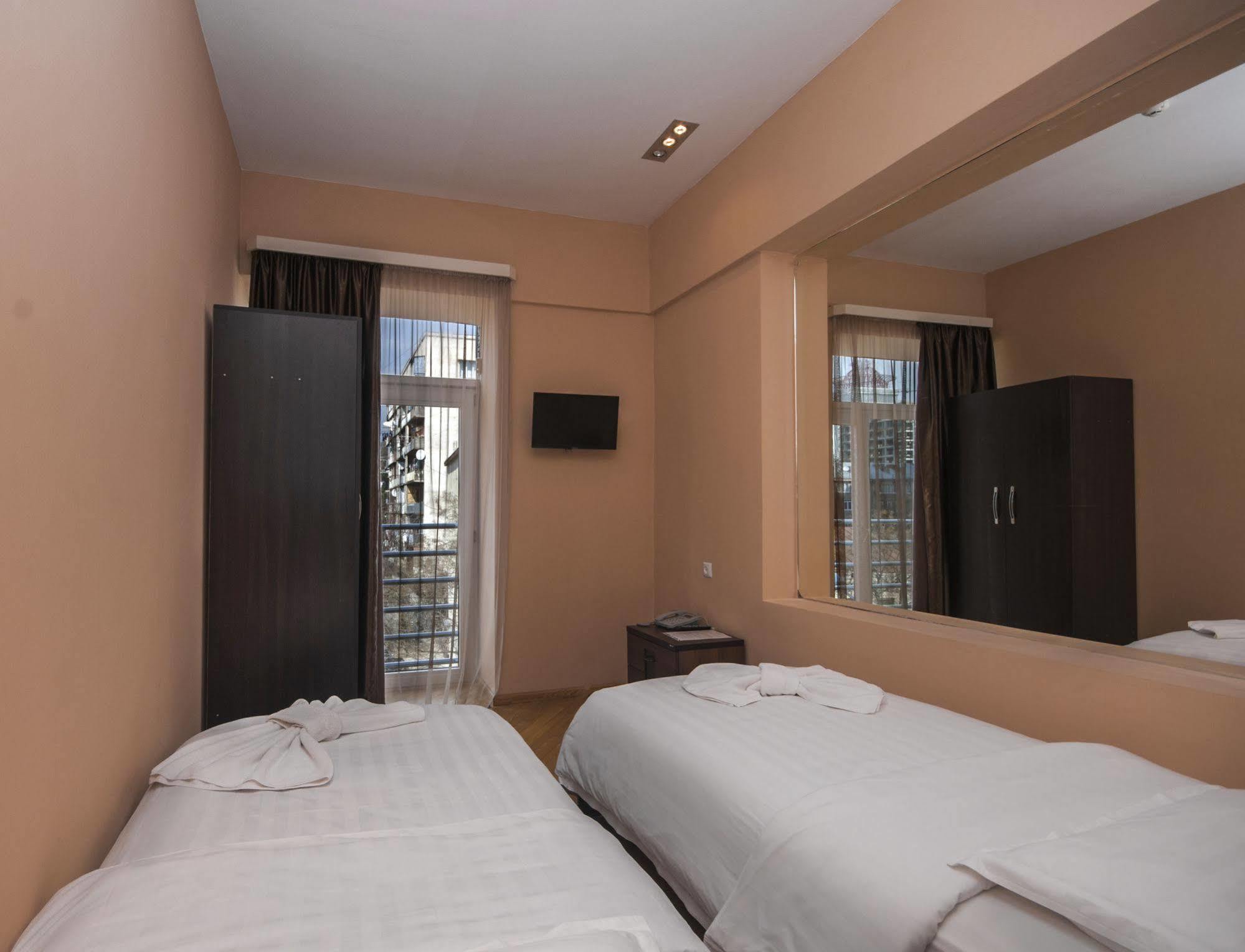 Hotel London Palace Тбилиси Экстерьер фото